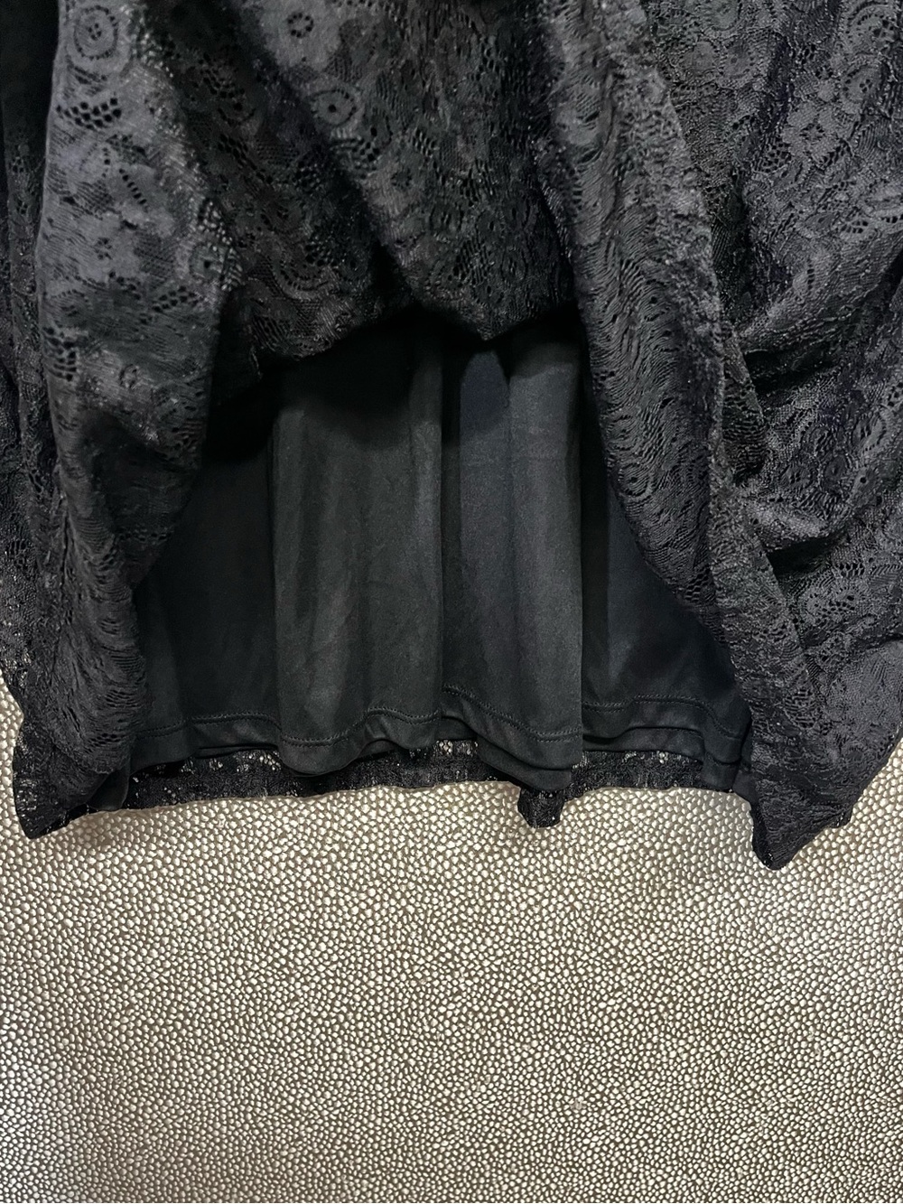 3 3X (22-24) Torrid Black Lace Sleeveless Sheer Yoke Blouse - Picture 6 of 8